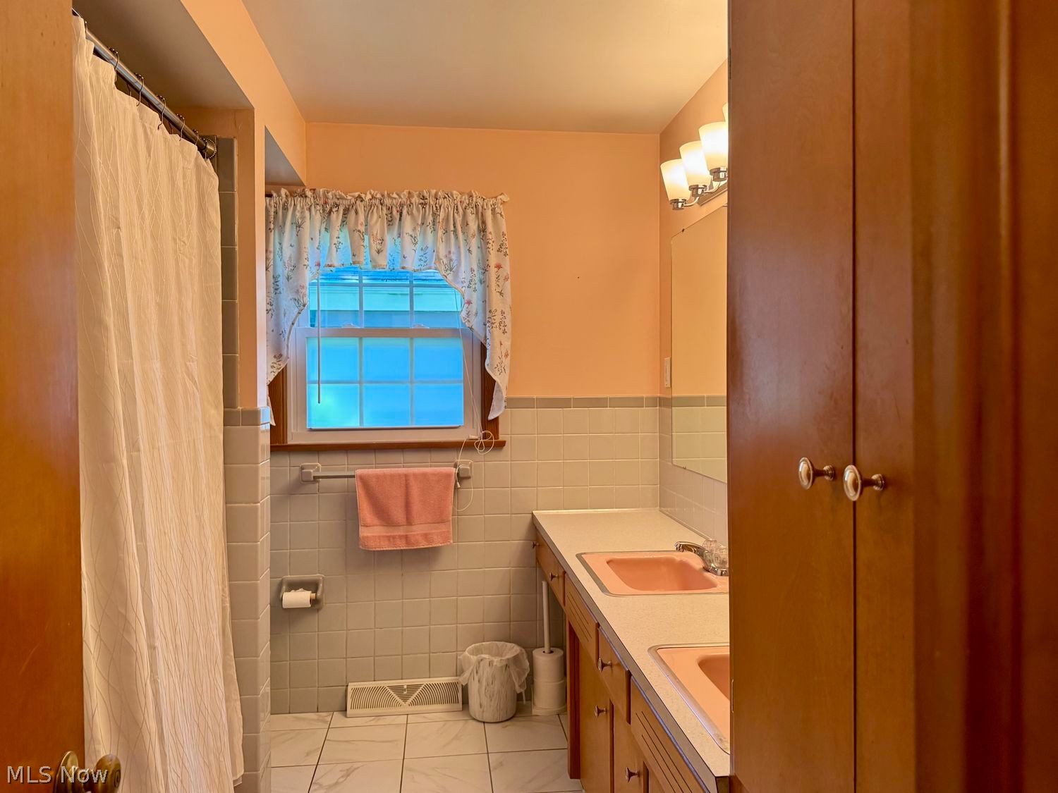 359 Yale Avenue Elyria OH 44035