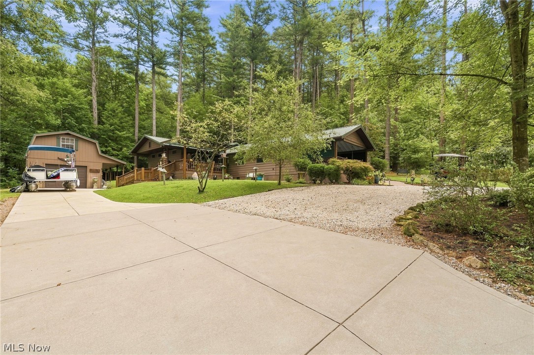 6040 Concord Drive Bowerston OH 44695