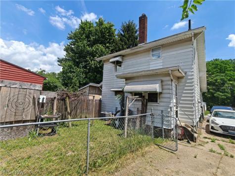 1135 Oak Avenue NW Canton OH 44708