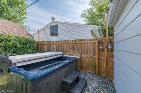 1225 Gladys Avenue Lakewood OH 44107