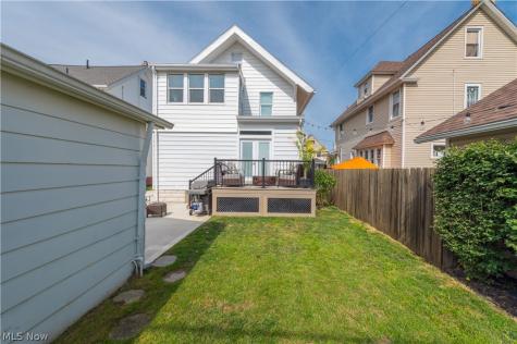 1225 Gladys Avenue Lakewood OH 44107