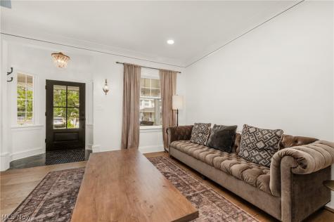 1225 Gladys Avenue Lakewood OH 44107