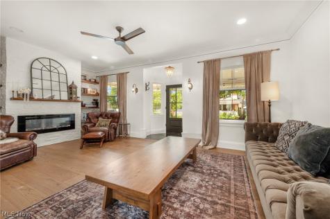 1225 Gladys Avenue Lakewood OH 44107