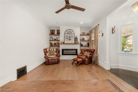 1225 Gladys Avenue Lakewood OH 44107