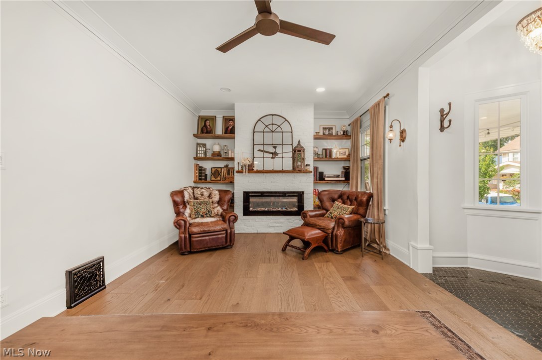 1225 Gladys Avenue Lakewood OH 44107