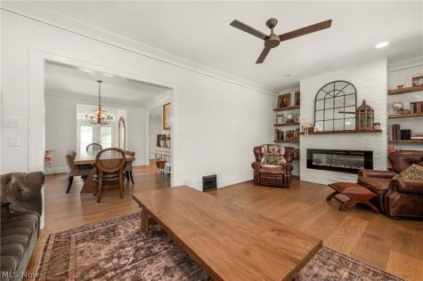 1225 Gladys Avenue Lakewood OH 44107