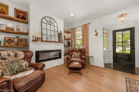1225 Gladys Avenue Lakewood OH 44107