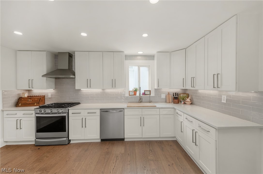1225 Gladys Avenue Lakewood OH 44107