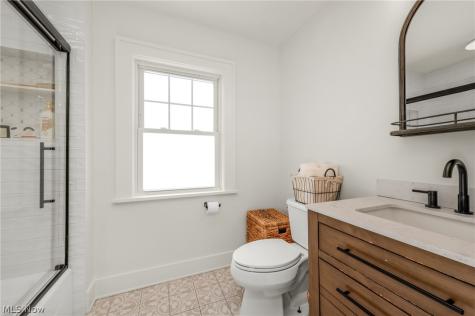 1225 Gladys Avenue Lakewood OH 44107
