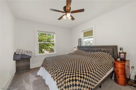 1225 Gladys Avenue Lakewood OH 44107