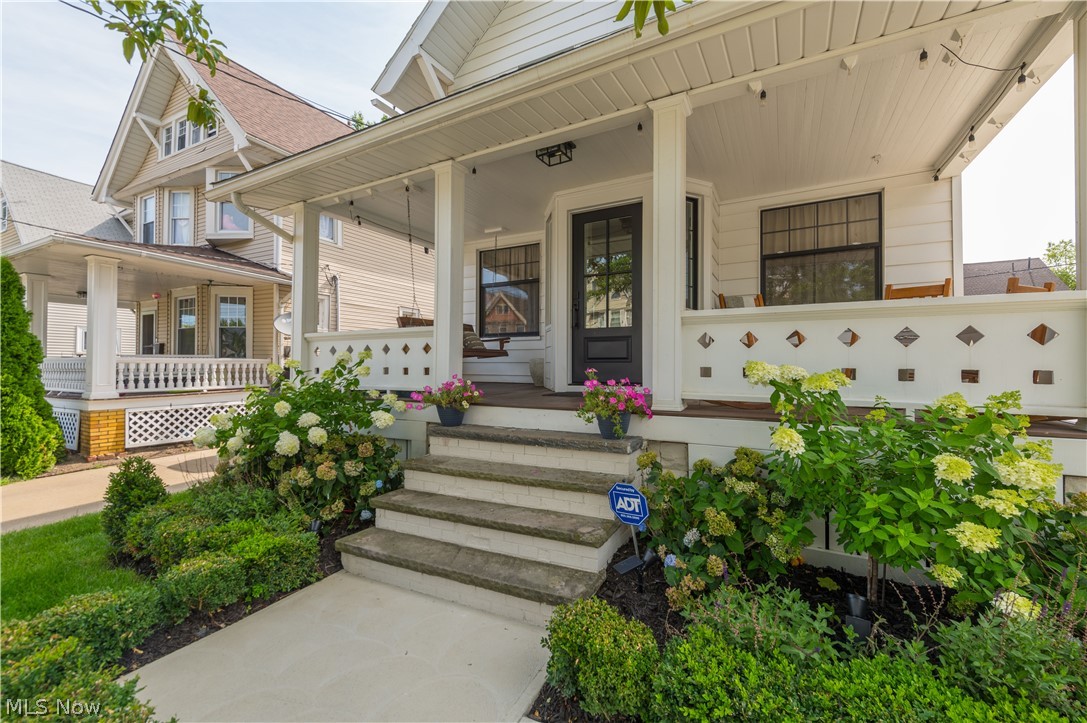 1225 Gladys Avenue Lakewood OH 44107