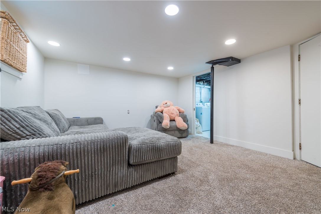 1225 Gladys Avenue Lakewood OH 44107