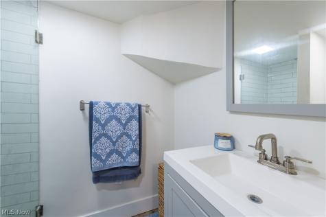 1225 Gladys Avenue Lakewood OH 44107