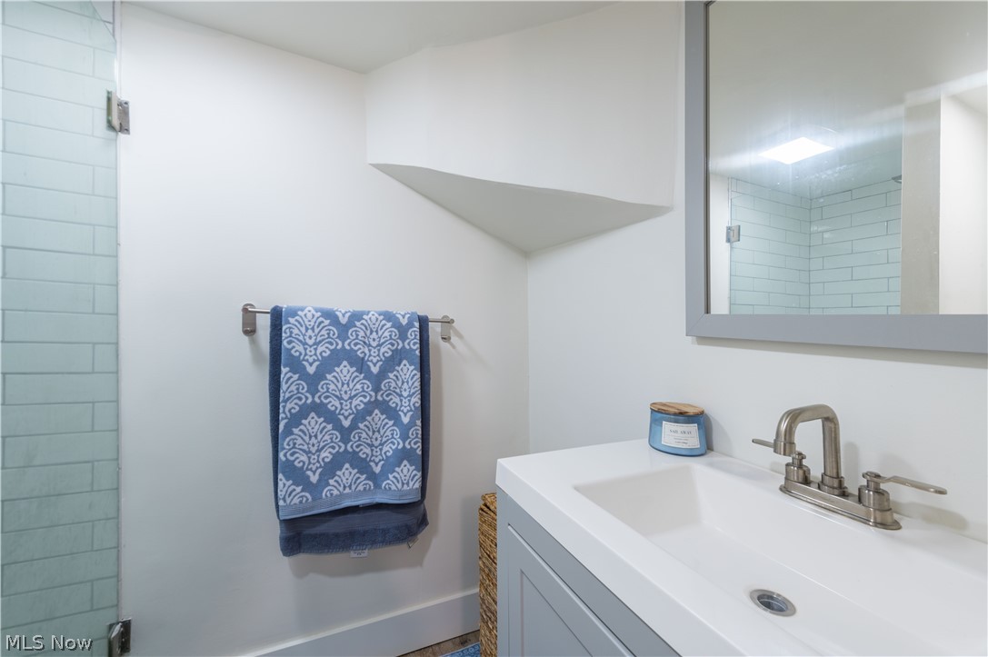 1225 Gladys Avenue Lakewood OH 44107