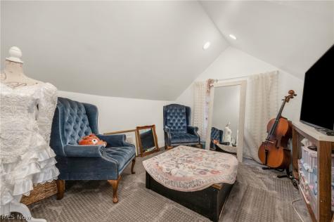 1225 Gladys Avenue Lakewood OH 44107