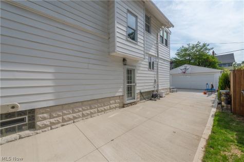 1225 Gladys Avenue Lakewood OH 44107