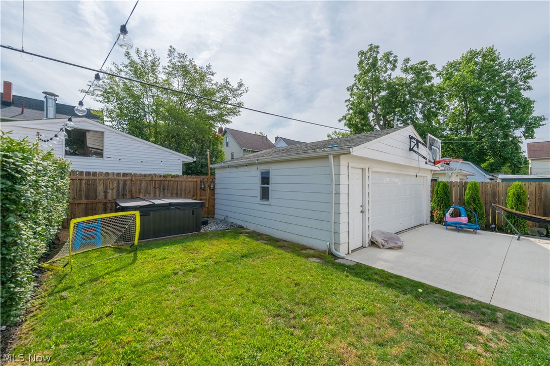 1225 Gladys Avenue Lakewood OH 44107
