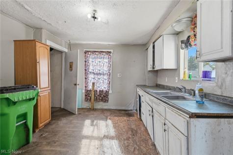 4040 Saint Clair Street Willoughby OH 44094