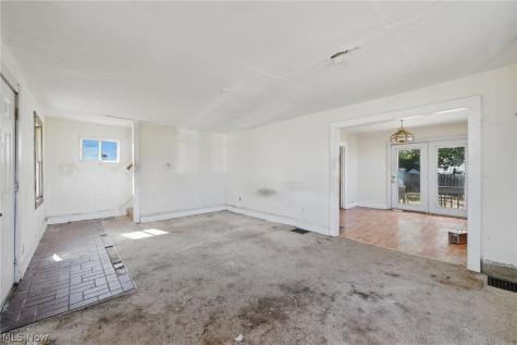 4040 Saint Clair Street Willoughby OH 44094