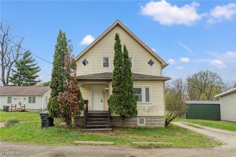 1308 Laiblin Place NE Canton OH 44705
