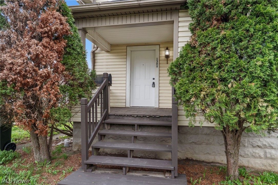 1308 Laiblin Place NE Canton OH 44705