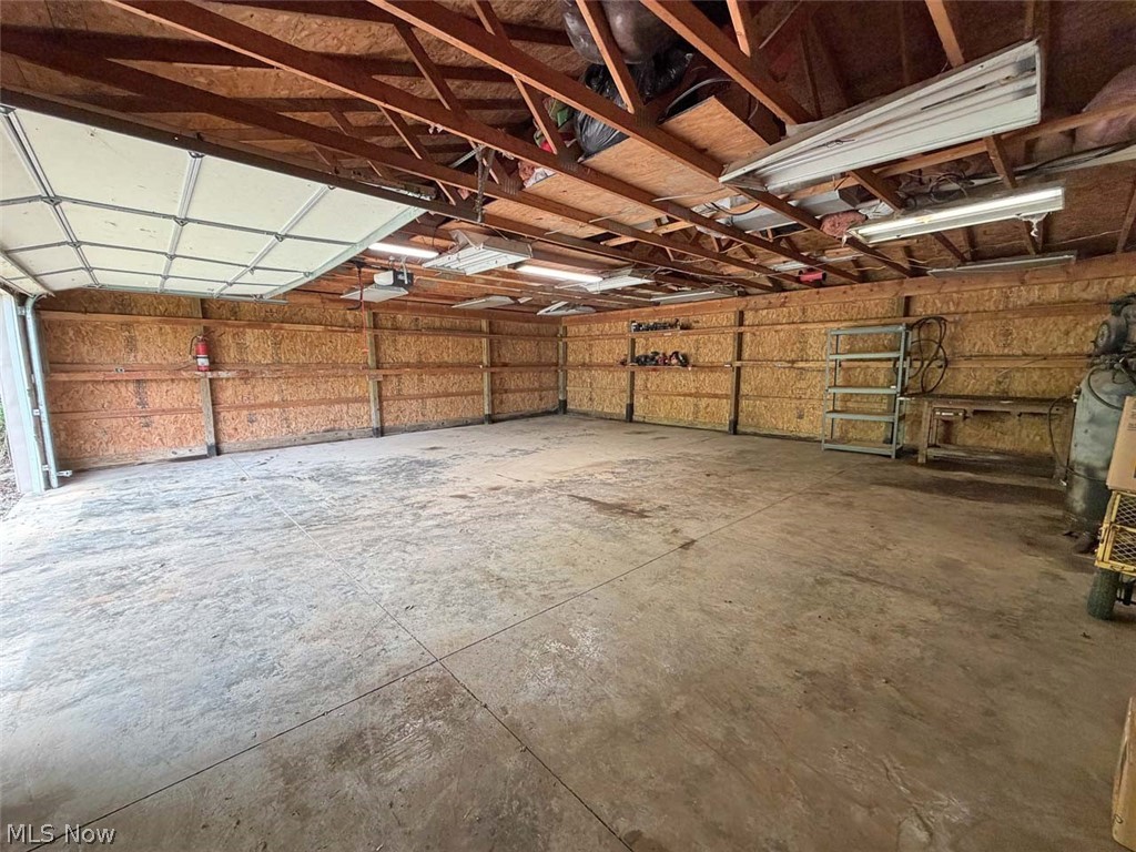 2087 Vesper Road SW Carrollton OH 44615