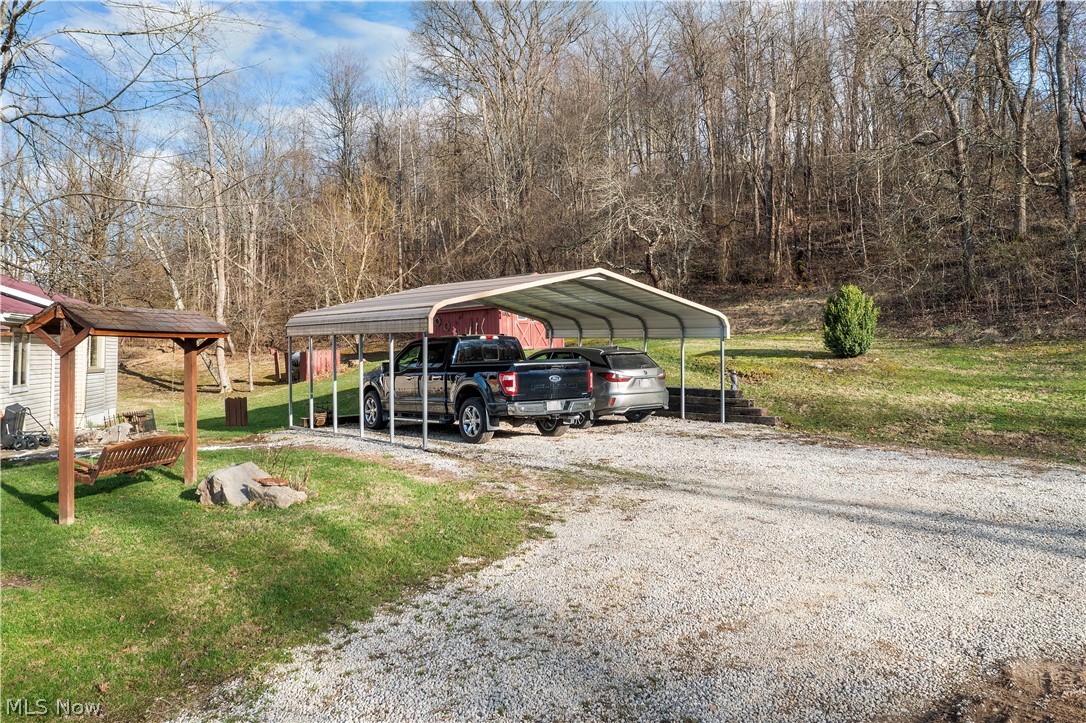 18990 New Gottengen Road Salesville OH 43778