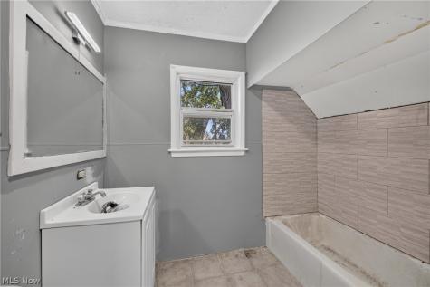 890 E 75th Street Cleveland OH 44103