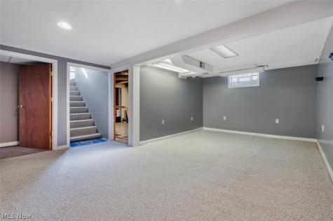 47 Pinehurst Avenue Youngstown OH 44512