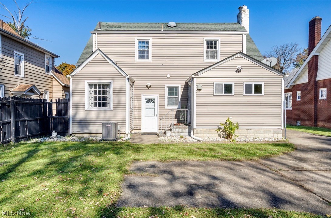 47 Pinehurst Avenue Youngstown OH 44512