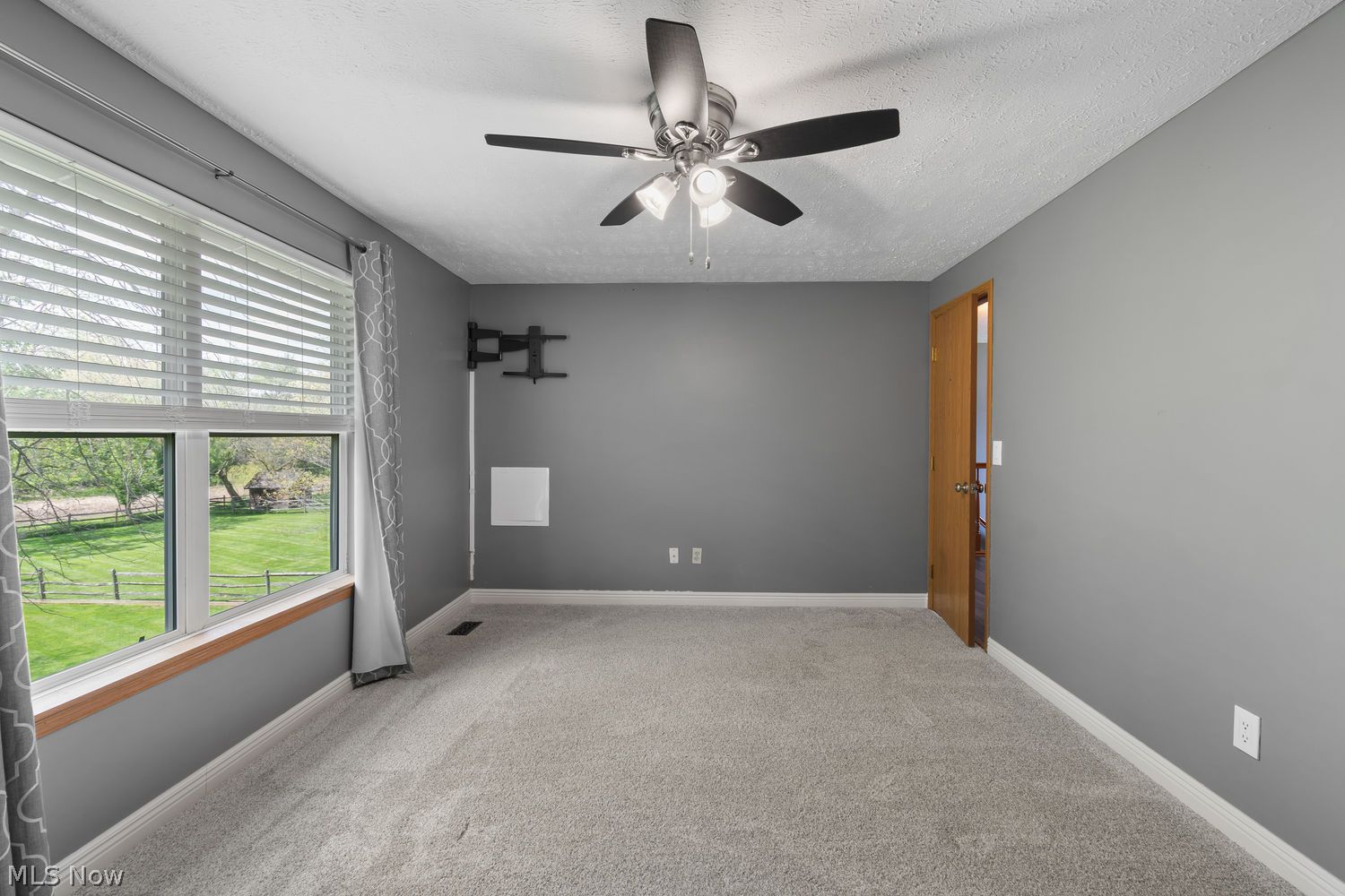 4487 Smithview Avenue NW Massillon OH 44647