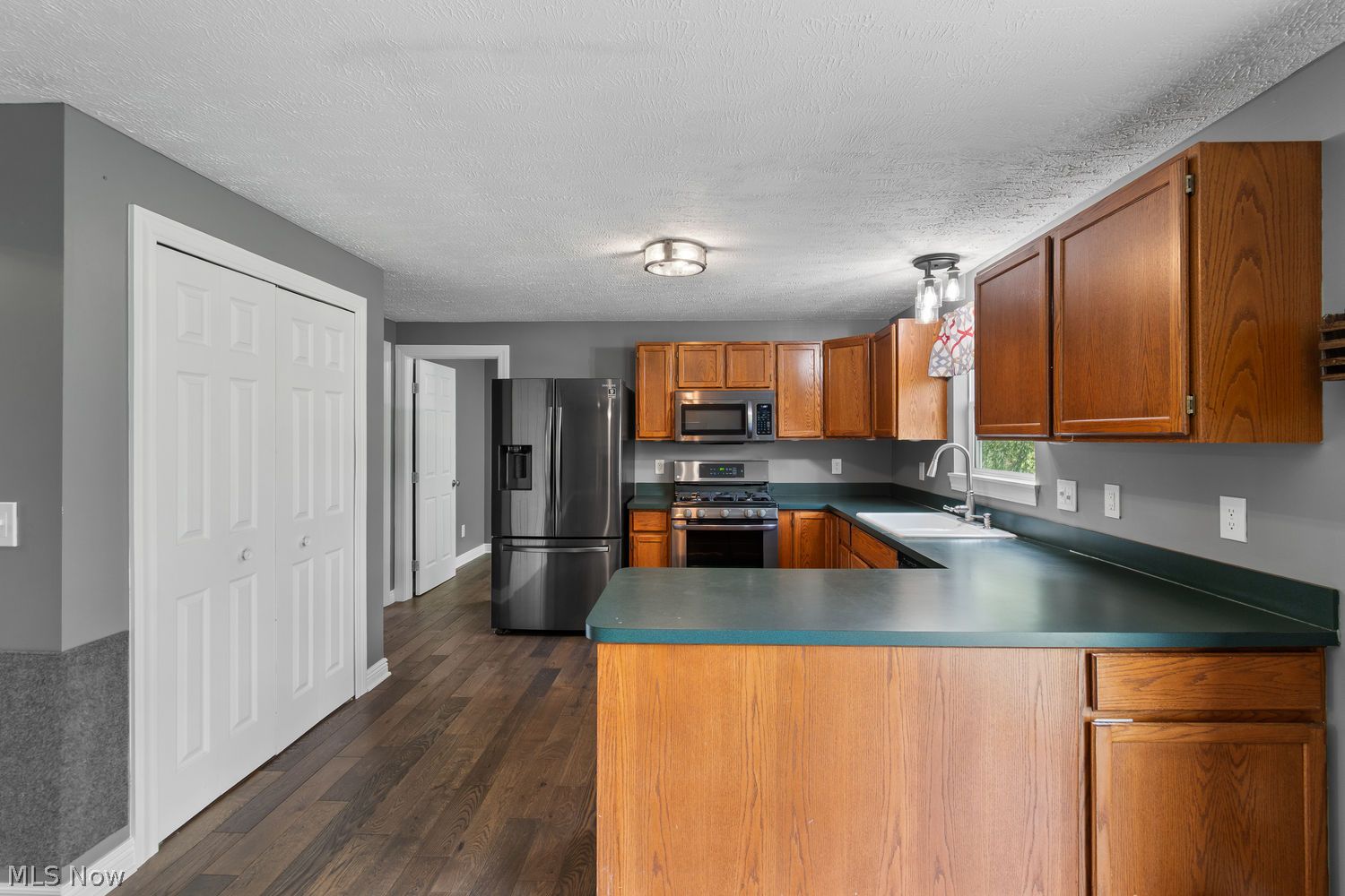 4487 Smithview Avenue NW Massillon OH 44647