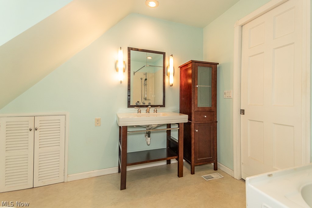 21050 Edgecliff Drive Euclid OH 44123