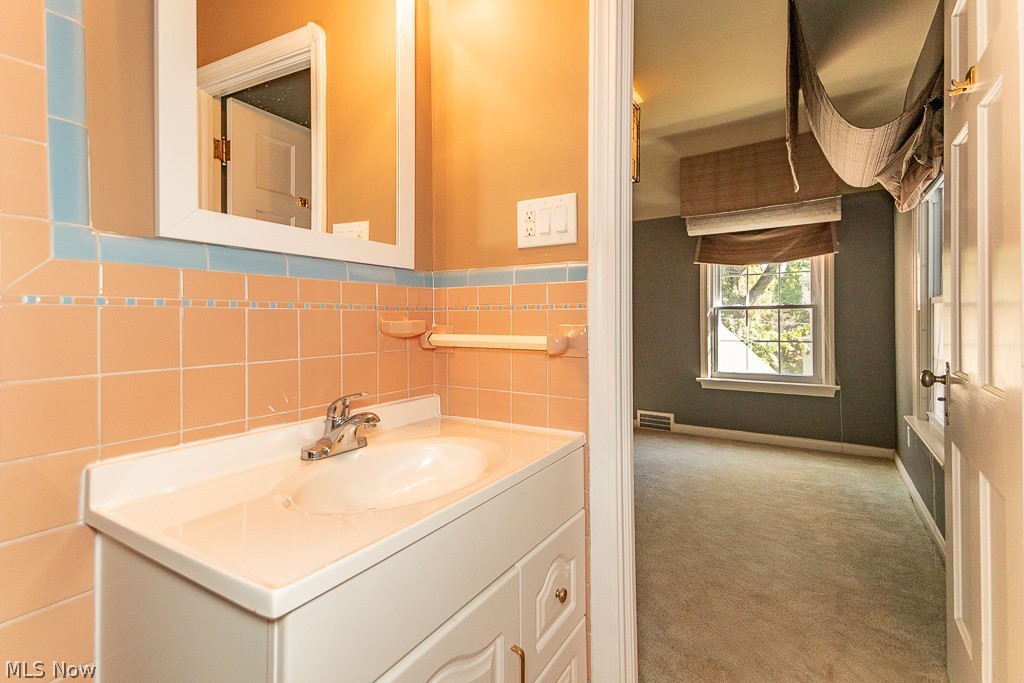 21050 Edgecliff Drive Euclid OH 44123