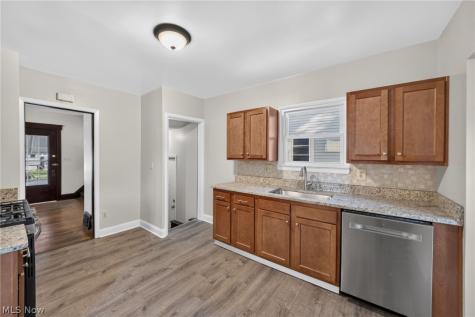 3341 W 99th Street Cleveland OH 44102