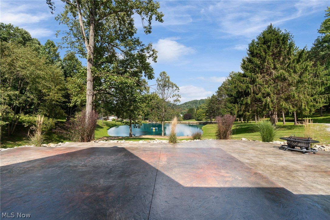 6150 Mills Drive SE Uhrichsville OH 44683