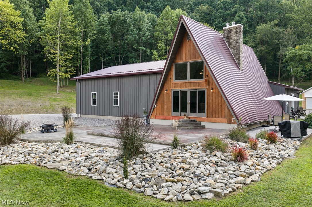 6150 Mills Drive SE Uhrichsville OH 44683