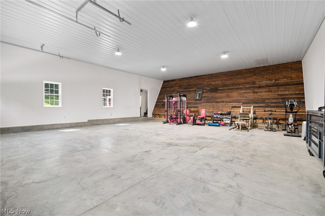6150 Mills Drive SE Uhrichsville OH 44683