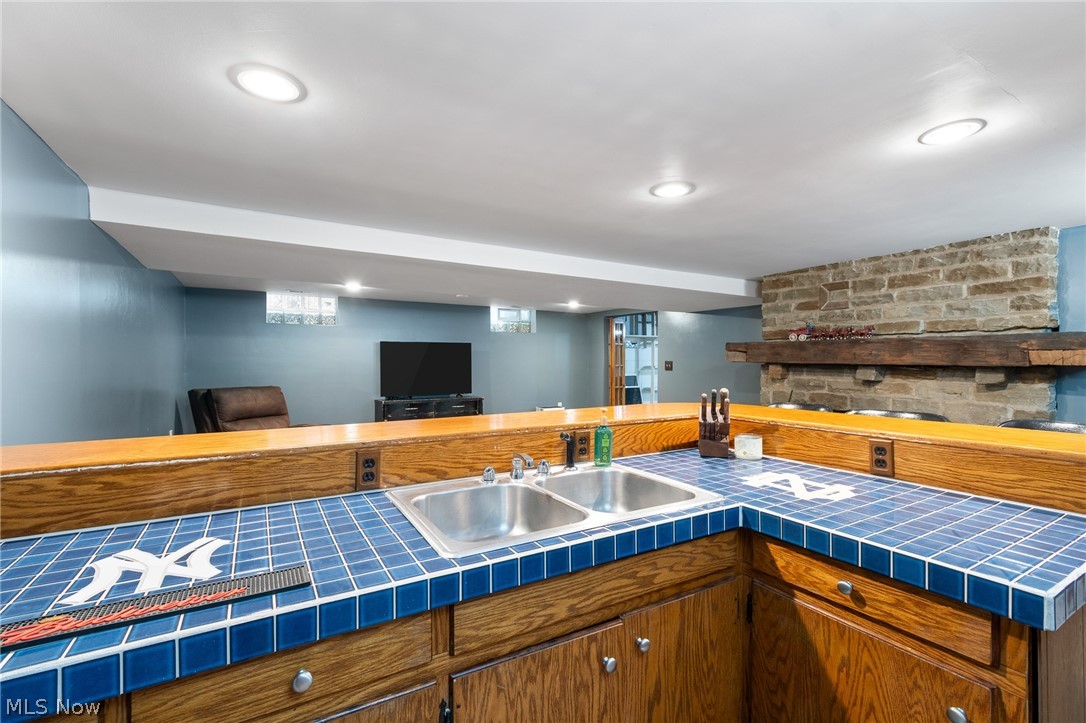 6150 Mills Drive SE Uhrichsville OH 44683