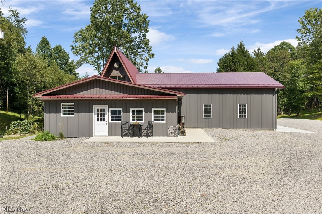 6150 Mills Drive SE Uhrichsville OH 44683