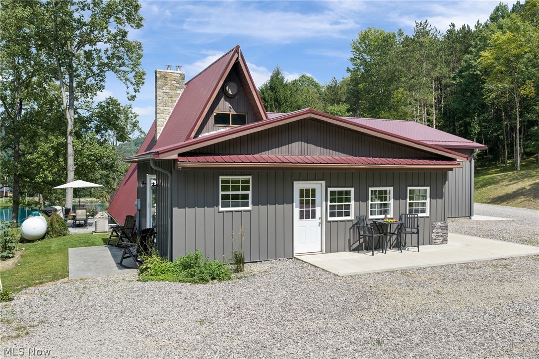 6150 Mills Drive SE Uhrichsville OH 44683