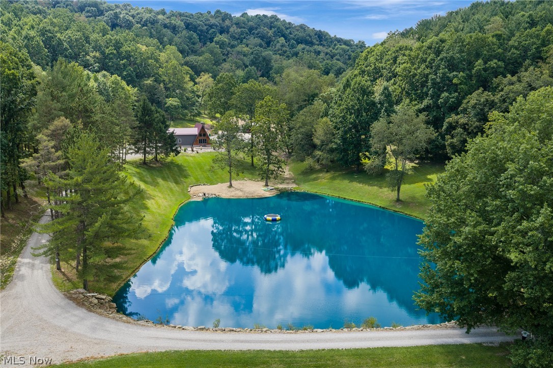 6150 Mills Drive SE Uhrichsville OH 44683