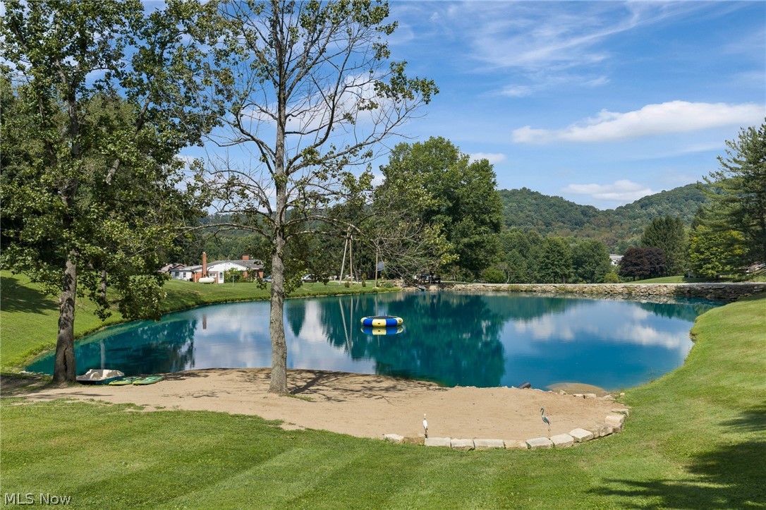 6150 Mills Drive SE Uhrichsville OH 44683