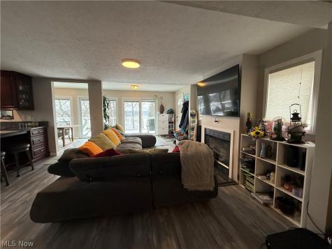 1376 Catherine Avenue Extension Lakemore OH 44250