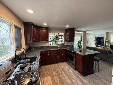 1376 Catherine Avenue Extension Lakemore OH 44250
