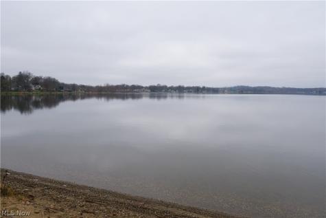 1376 Catherine Avenue Extension Lakemore OH 44250