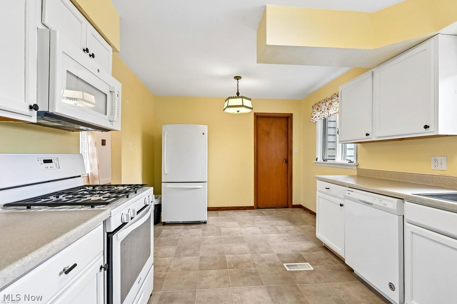 421 High Street Doylestown OH 44230