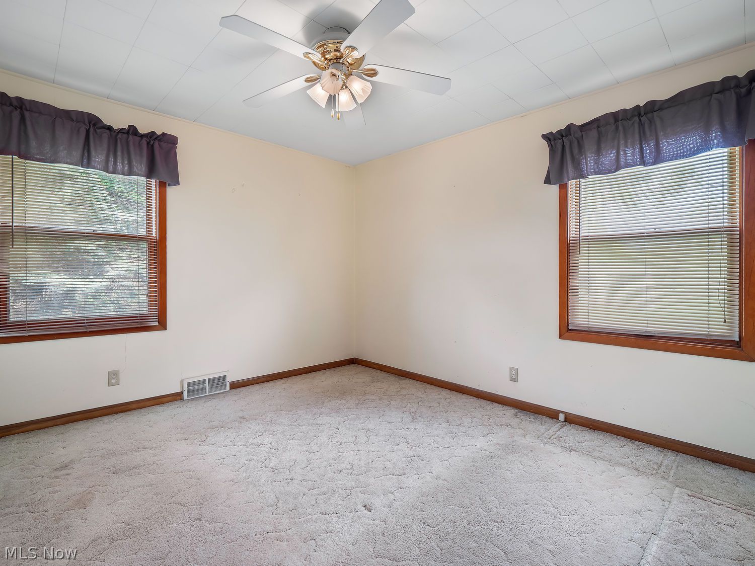 7096 Pearl Road Middleburg Heights OH 44130