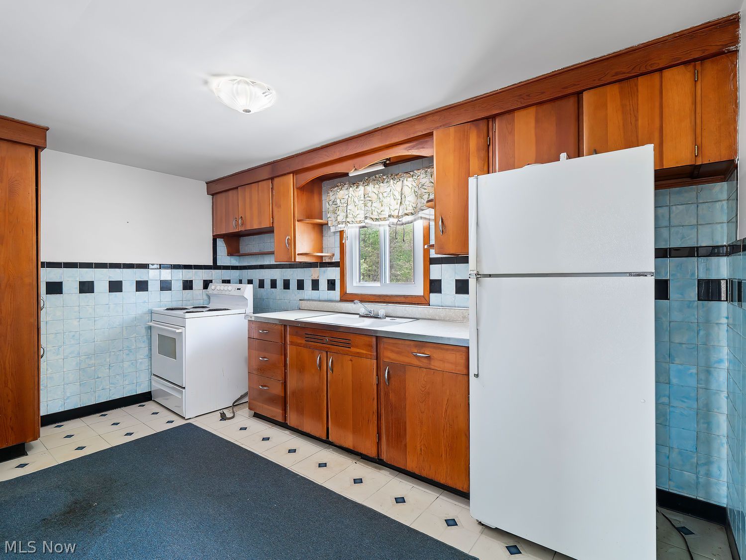 7096 Pearl Road Middleburg Heights OH 44130