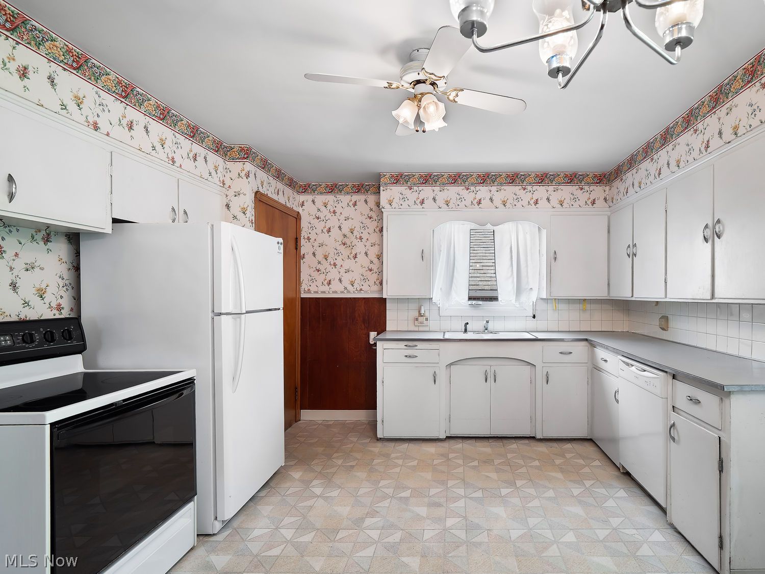 7096 Pearl Road Middleburg Heights OH 44130